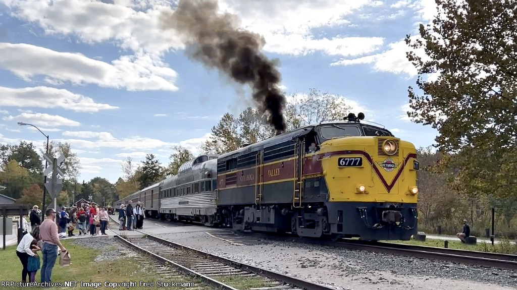 CVSR 6777 has finished her chores here and now departs.